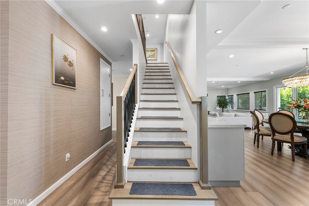 1121 N Hidalgo Avenue