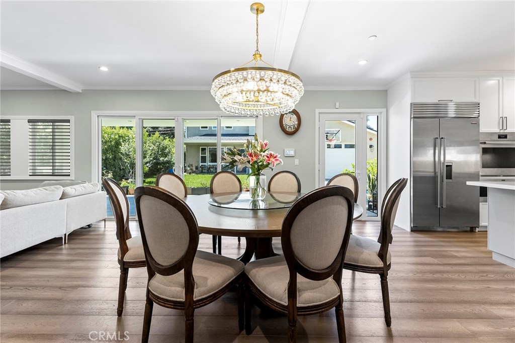 1121 N Hidalgo Avenue