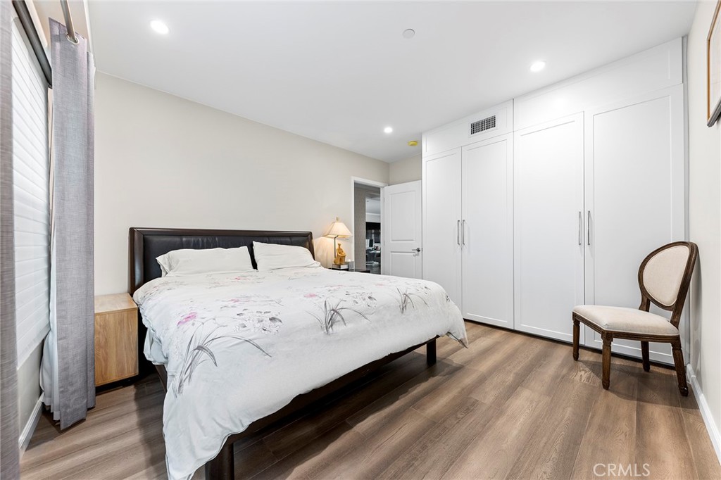 1121 N Hidalgo Avenue