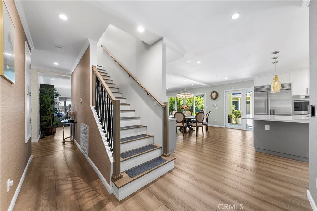 1121 N Hidalgo Avenue