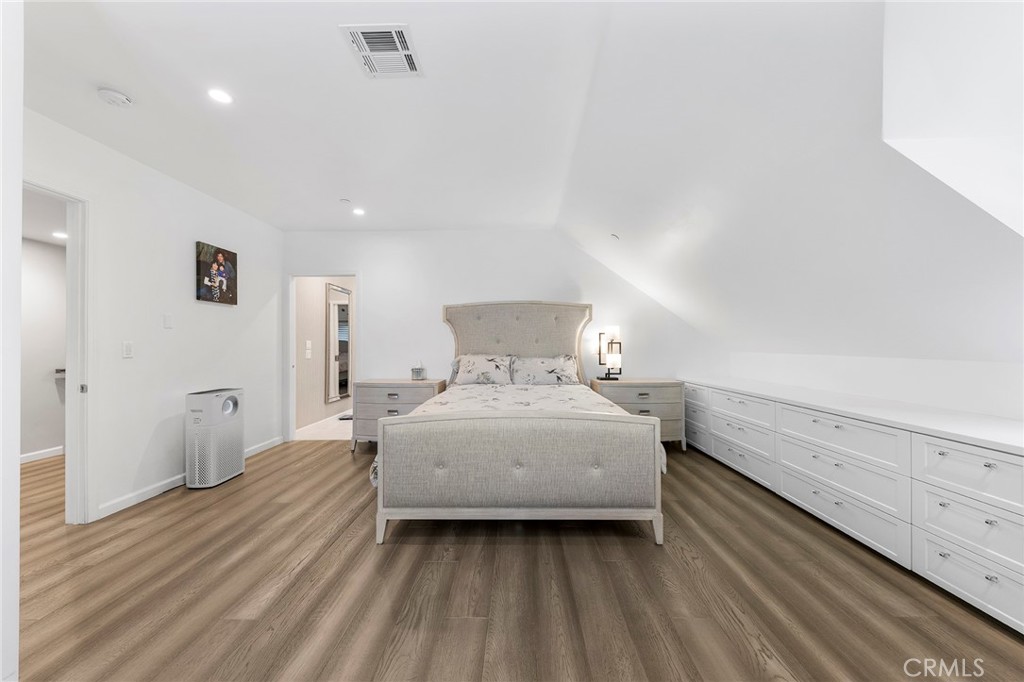 1121 N Hidalgo Avenue