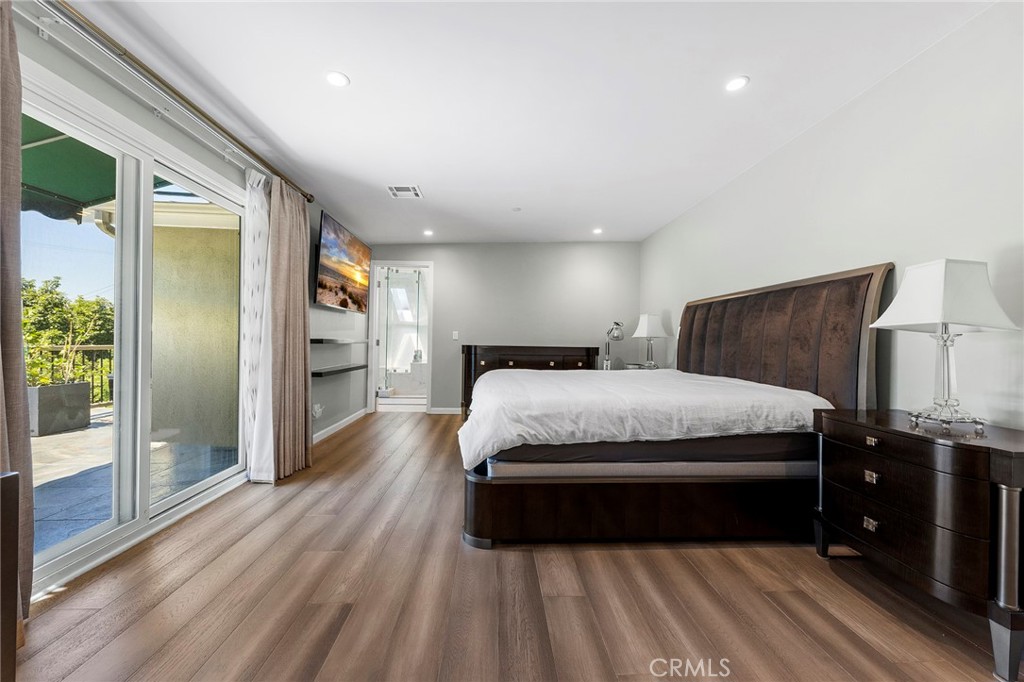 1121 N Hidalgo Avenue