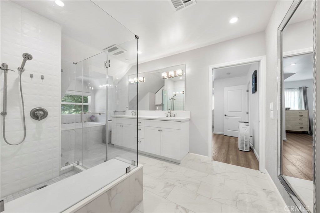 1121 N Hidalgo Avenue