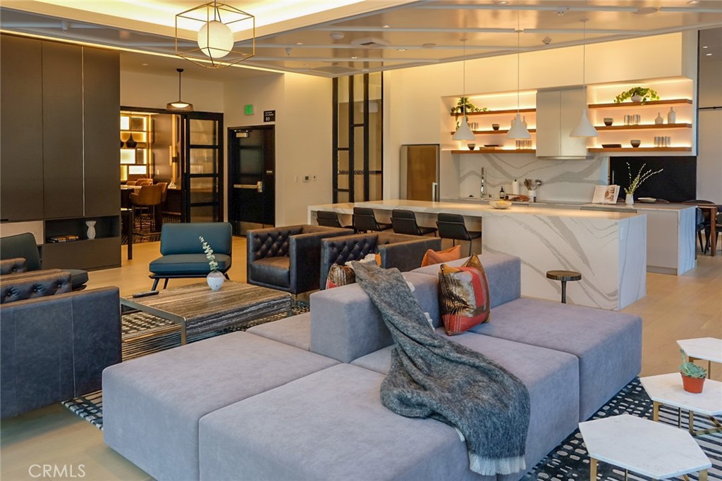 400 S Broadway 816