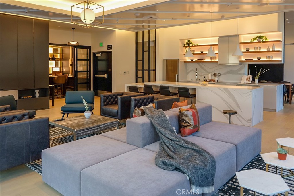 400 S Broadway 816