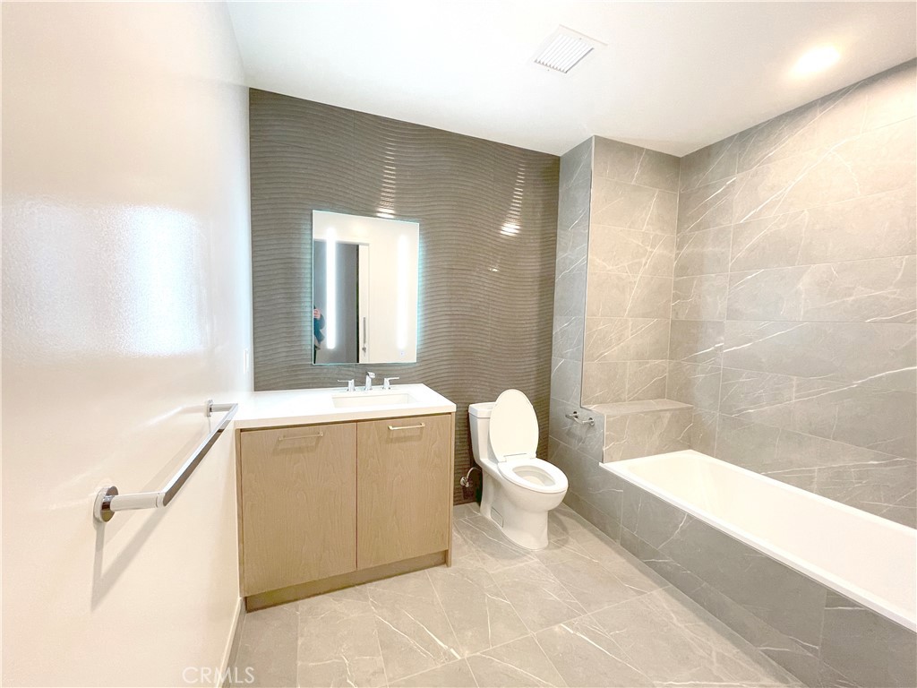 400 S Broadway 816