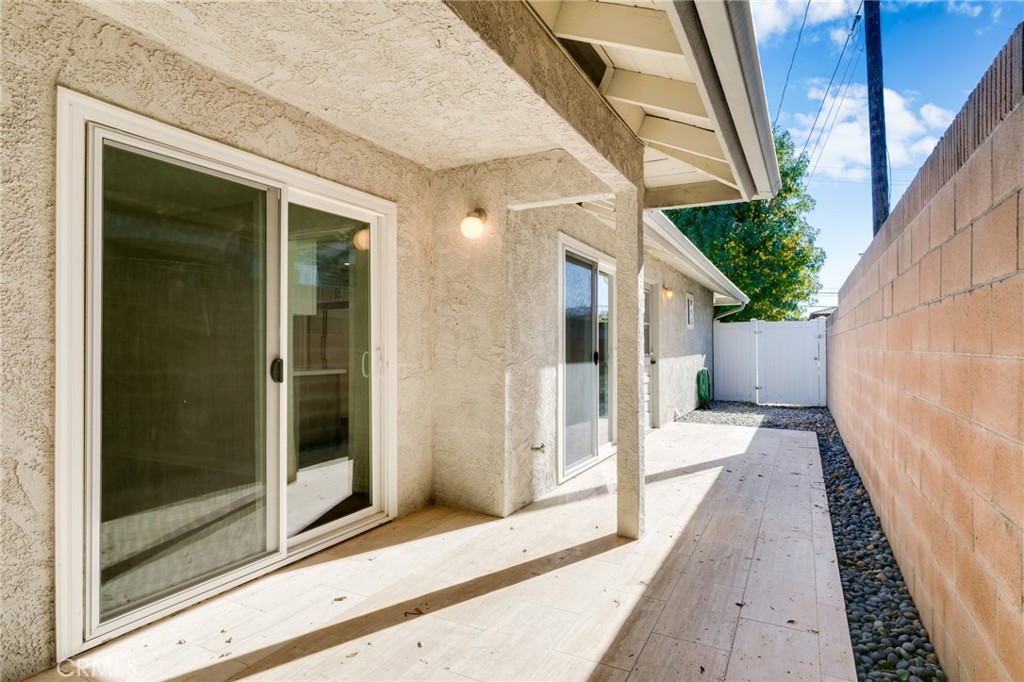 313 E Duarte Road 1