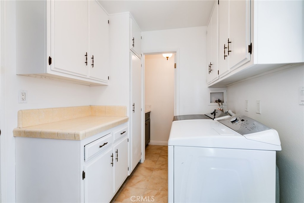 313 E Duarte Road 1