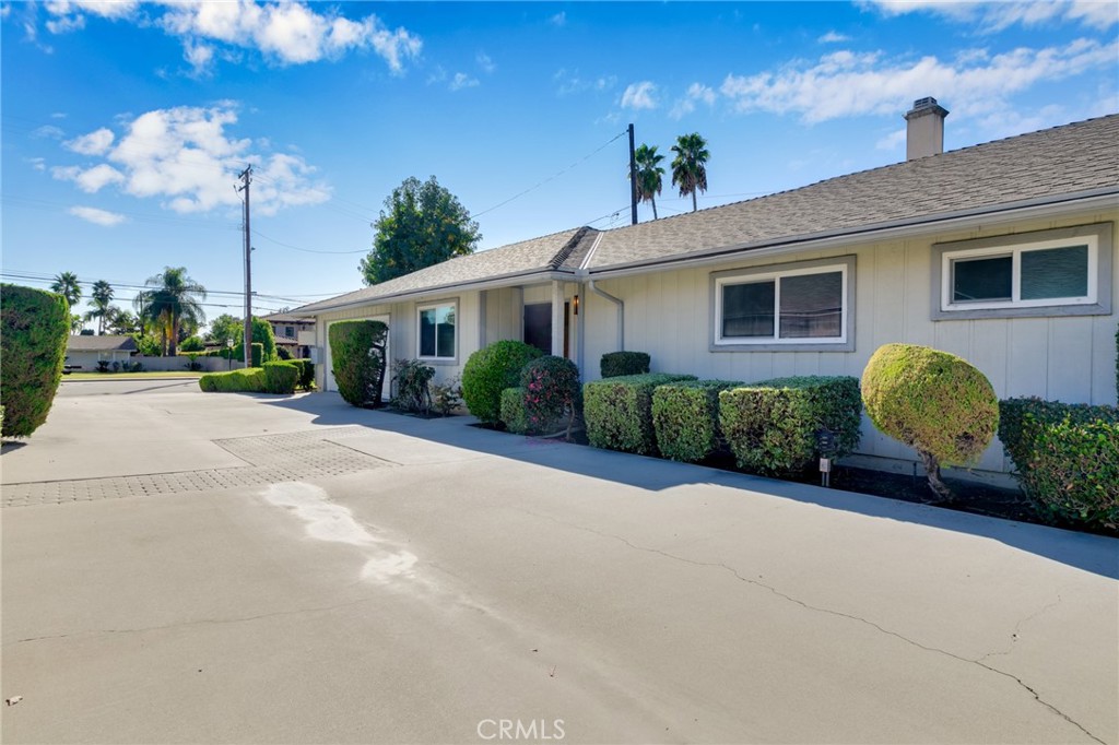 313 E Duarte Road 1