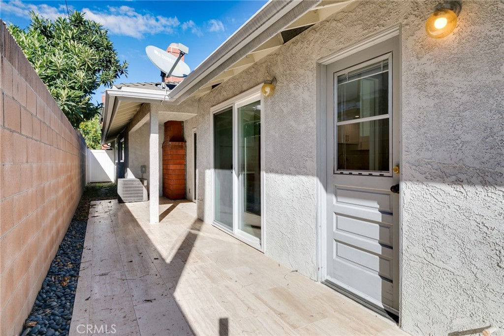 313 E Duarte Road 1