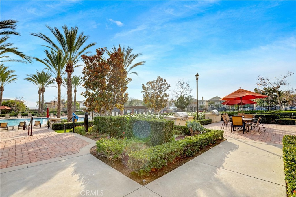 652 E Orange Blossom Way