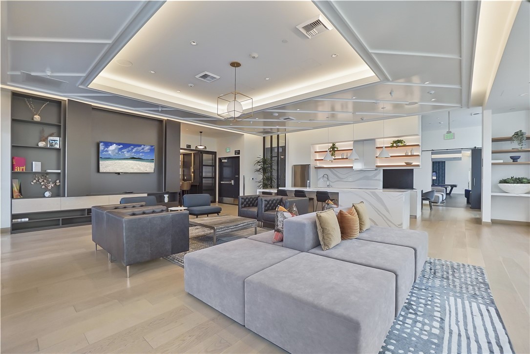 400 S Broadway 610