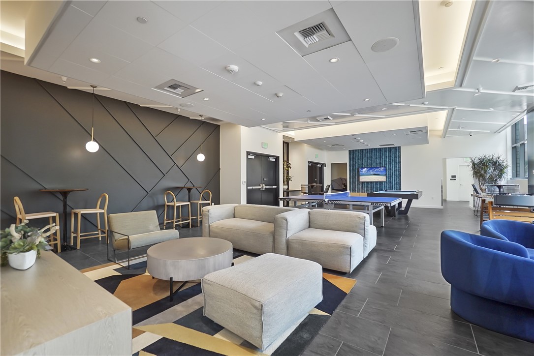400 S Broadway 610