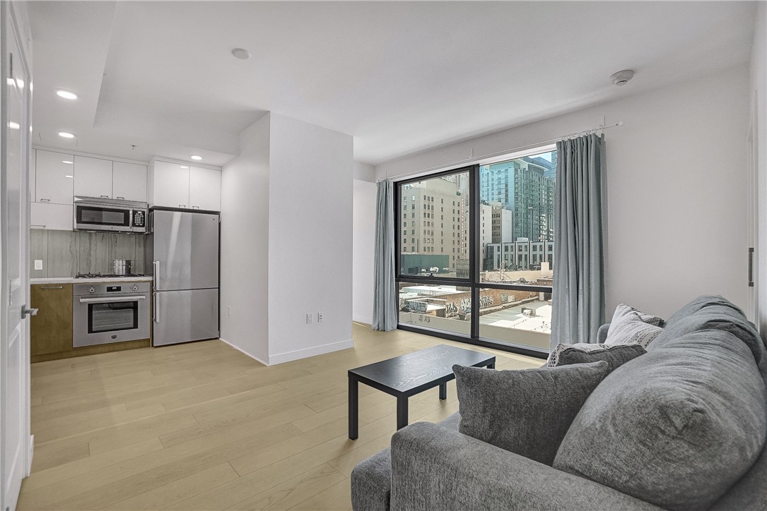 400 S Broadway 610