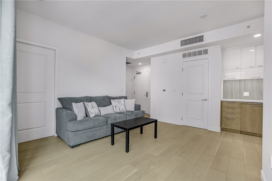 400 S Broadway 610