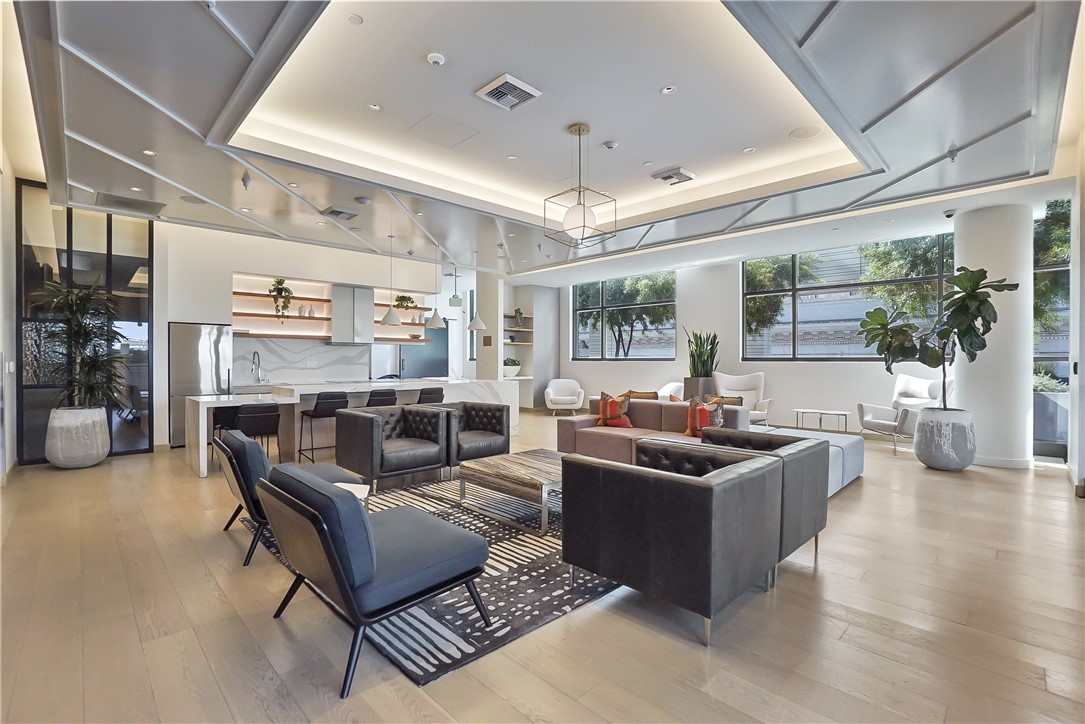 400 S Broadway 610