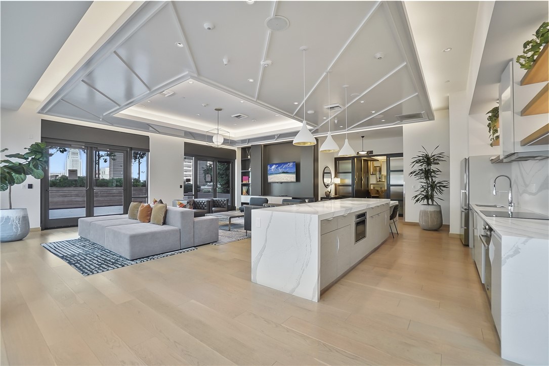 400 S Broadway 610
