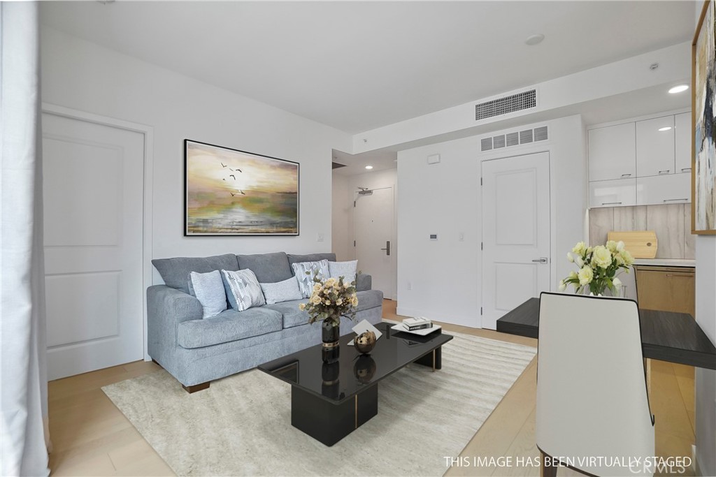 400 S Broadway 610