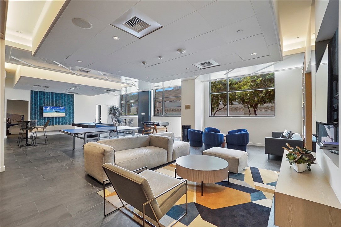 400 S Broadway 610