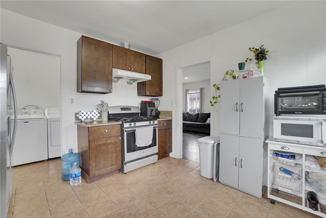 1303 1305 E Kingsley Avenue