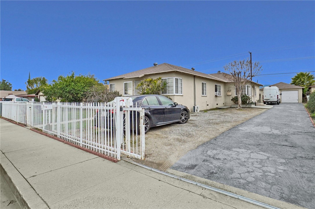 1303 1305 E Kingsley Avenue