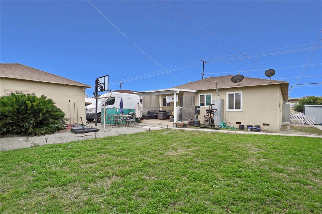 1303 1305 E Kingsley Avenue