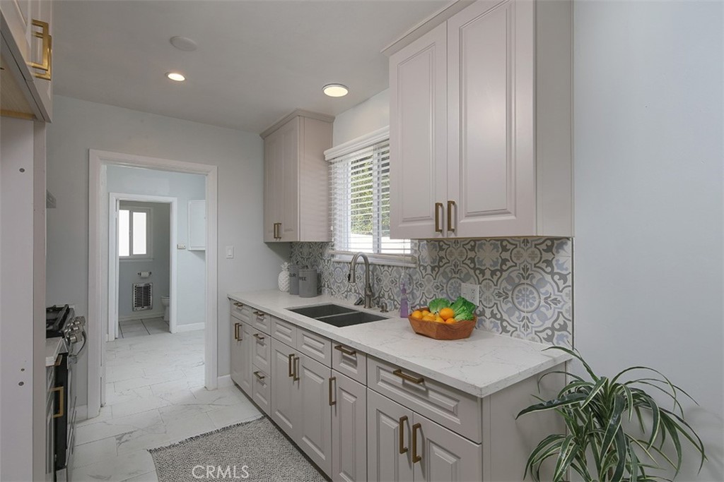 2615 Westminster Avenue