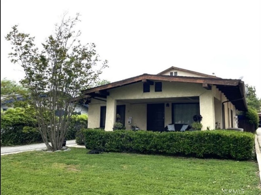 35 N Grand Oaks Avenue