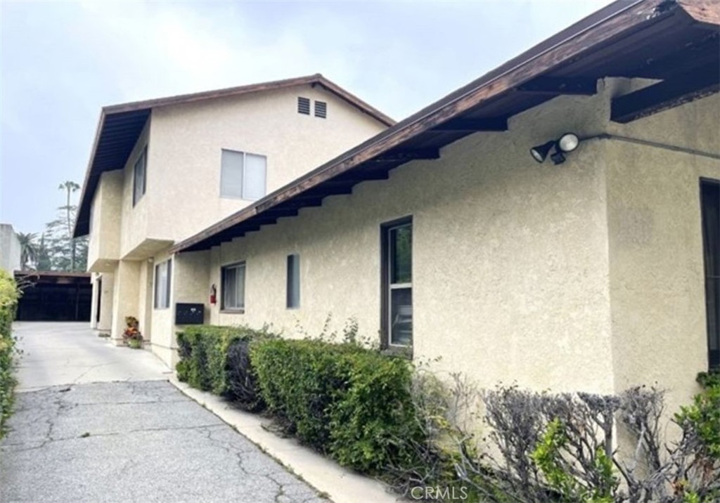 35 N Grand Oaks Avenue