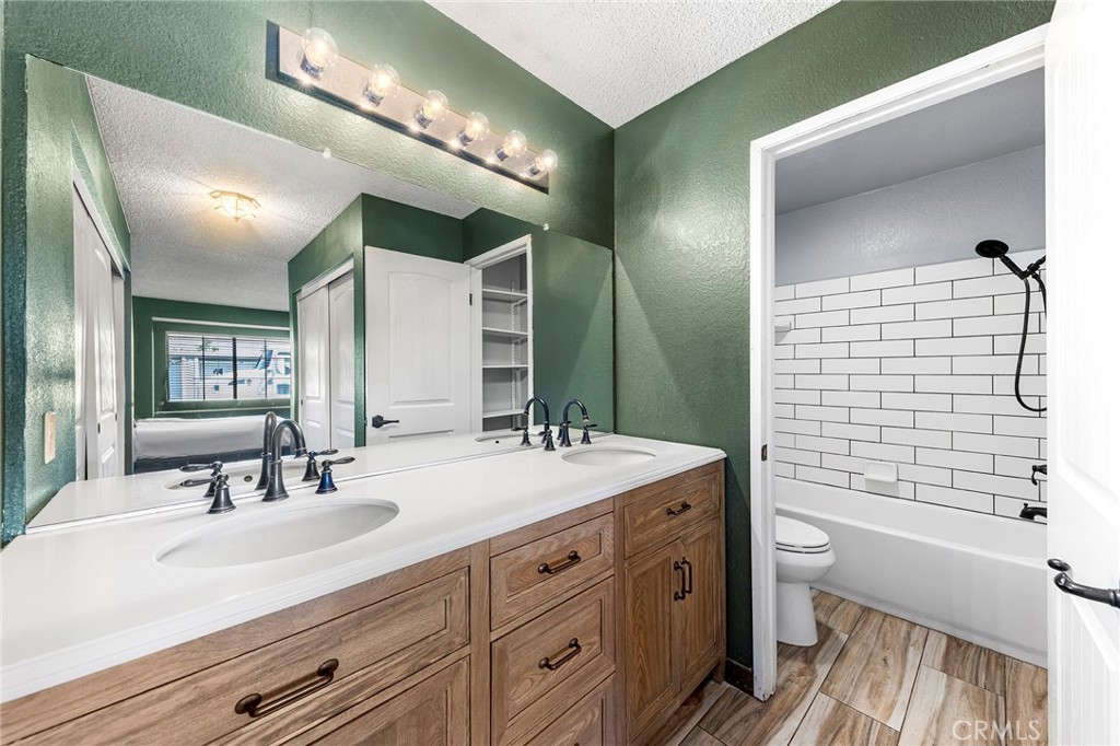 1726 Crystal Canyon Drive 35