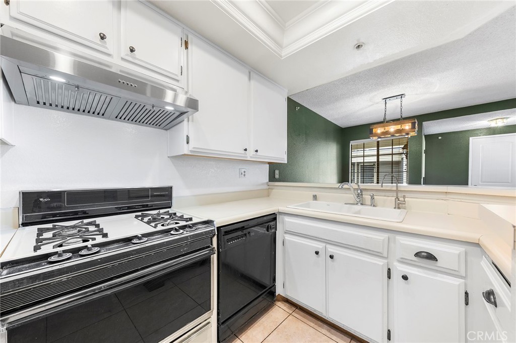 1726 Crystal Canyon Drive 35