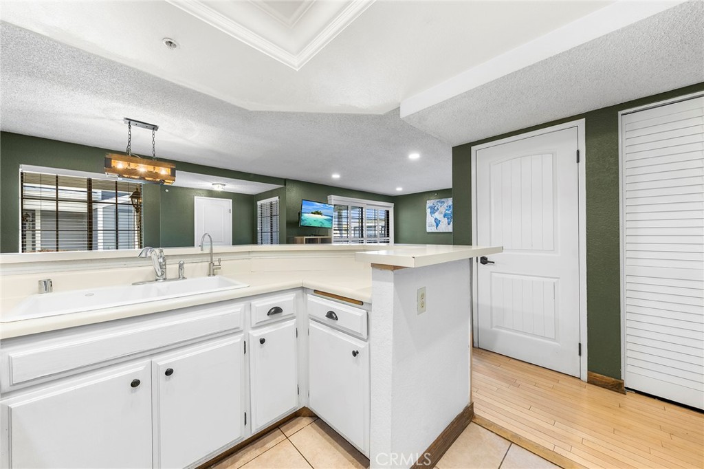 1726 Crystal Canyon Drive 35