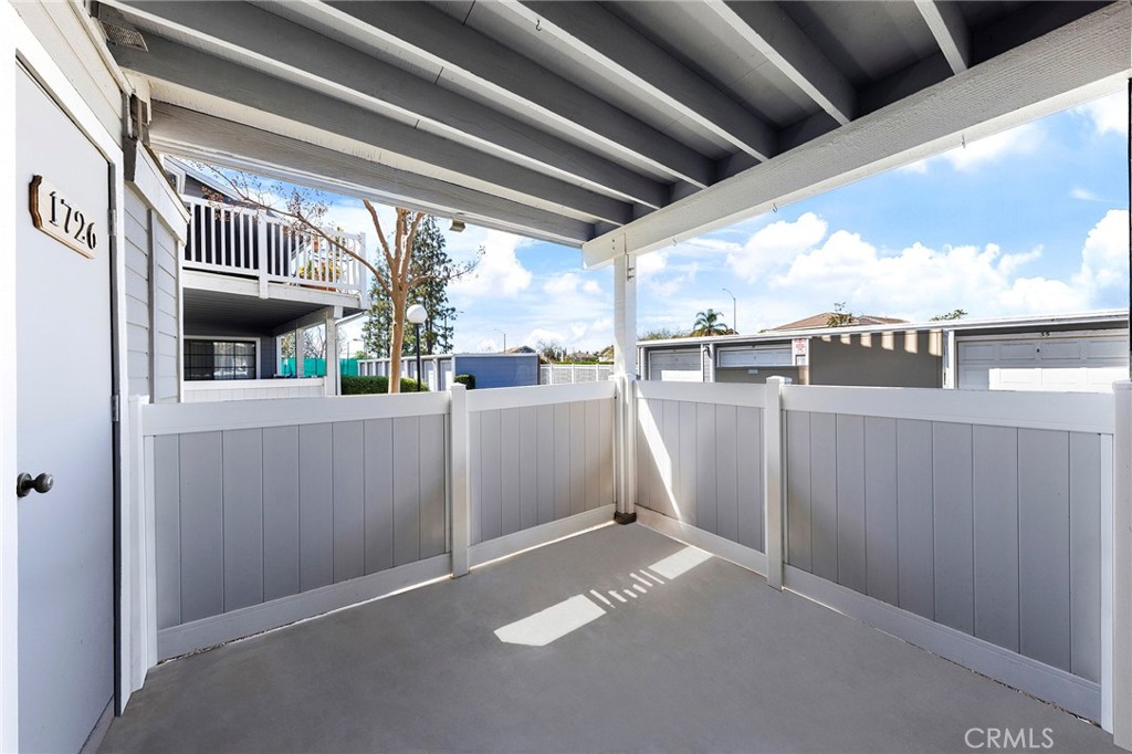 1726 Crystal Canyon Drive 35