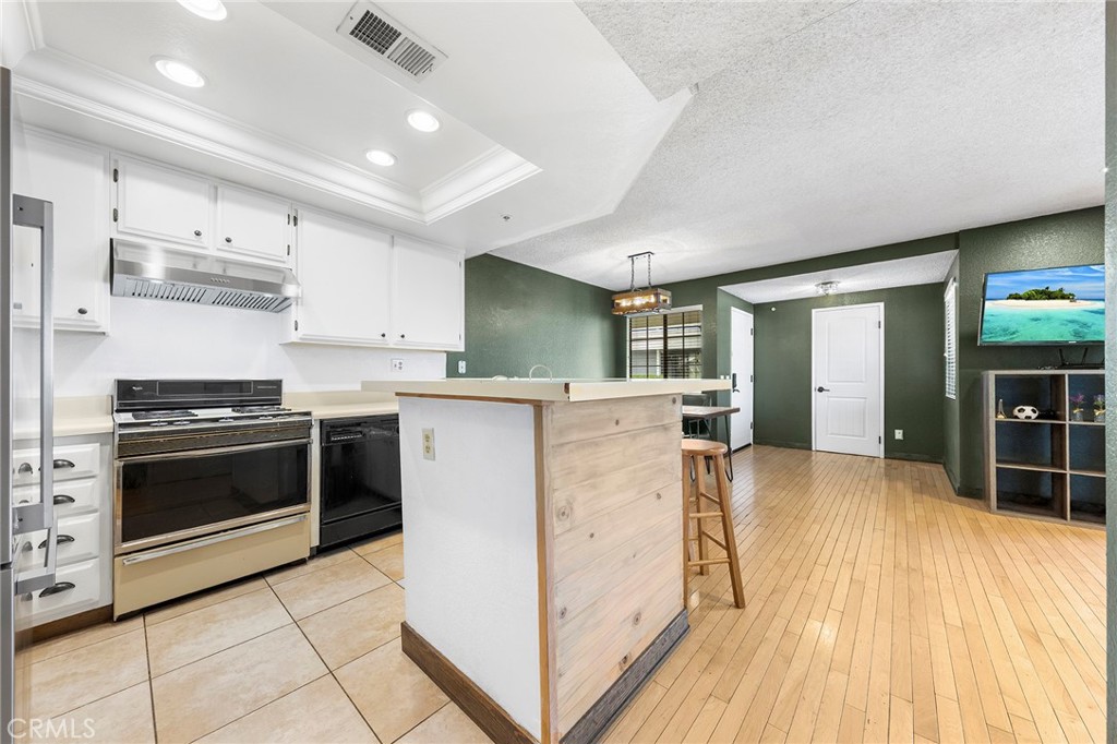 1726 Crystal Canyon Drive 35