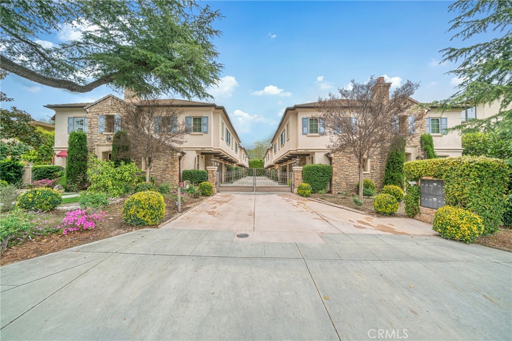 853 W Huntington Drive B