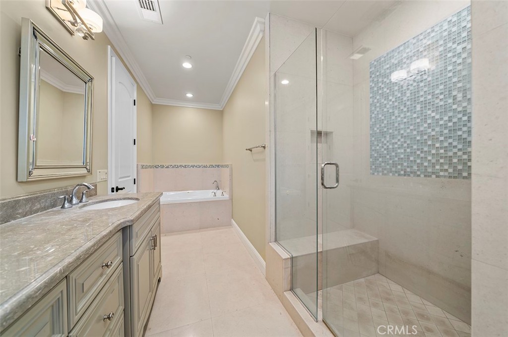 853 W Huntington Drive B