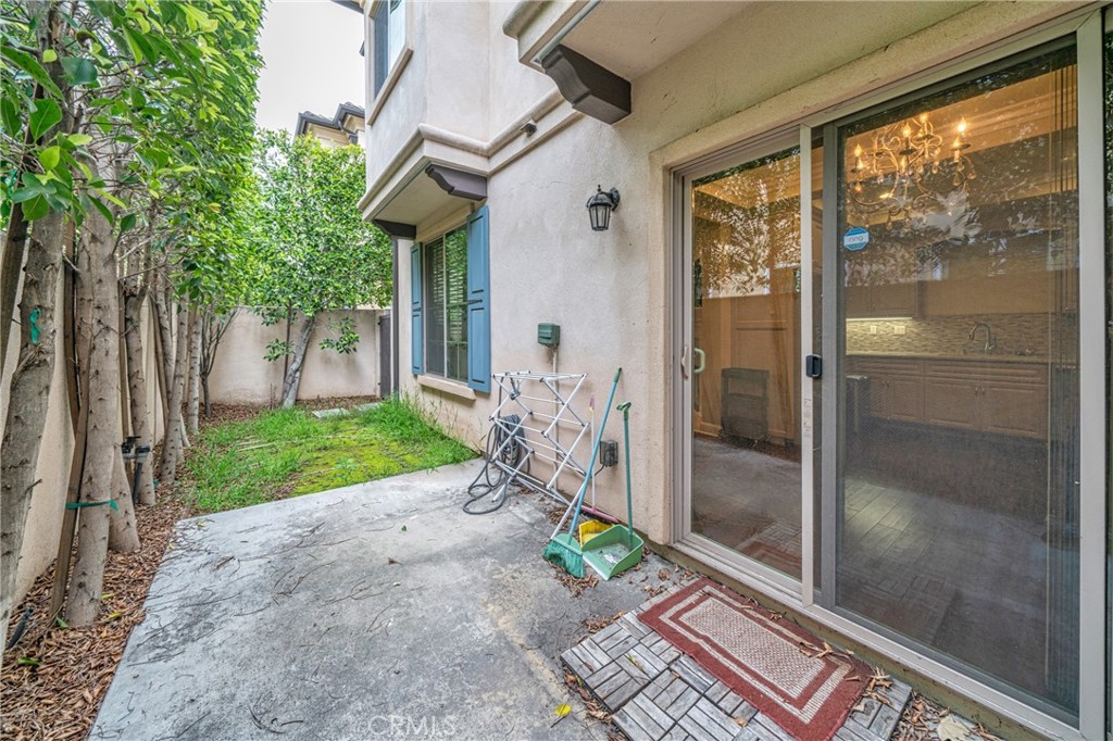 853 W Huntington Drive B