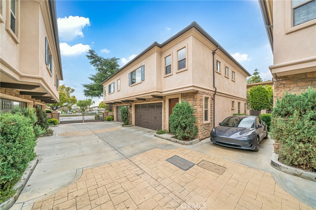 853 W Huntington Drive B