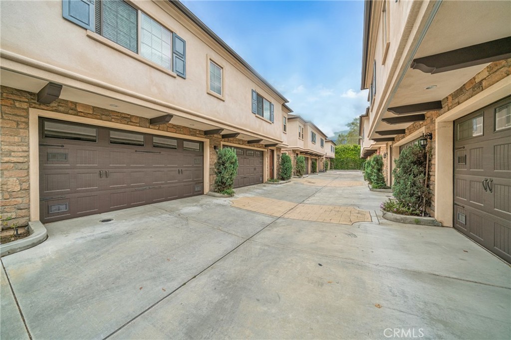 853 W Huntington Drive B