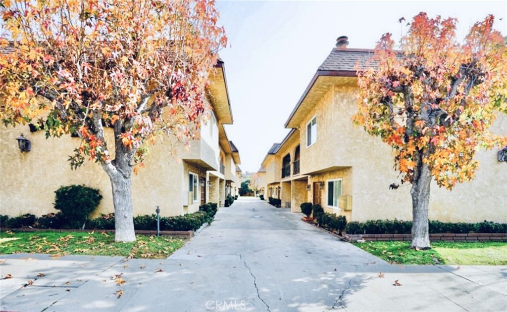 128 De Anza Street E