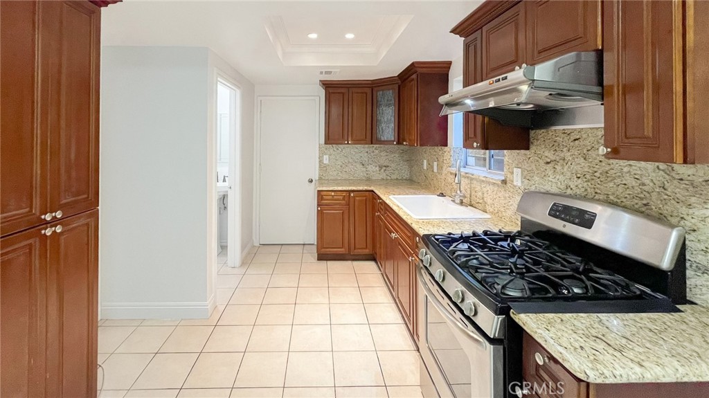128 De Anza Street E