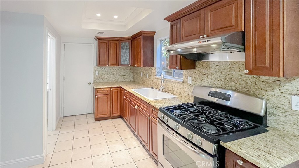 128 De Anza Street E