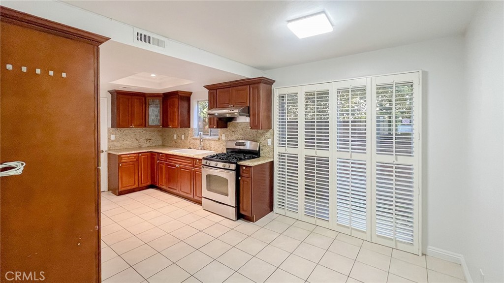 128 De Anza Street E