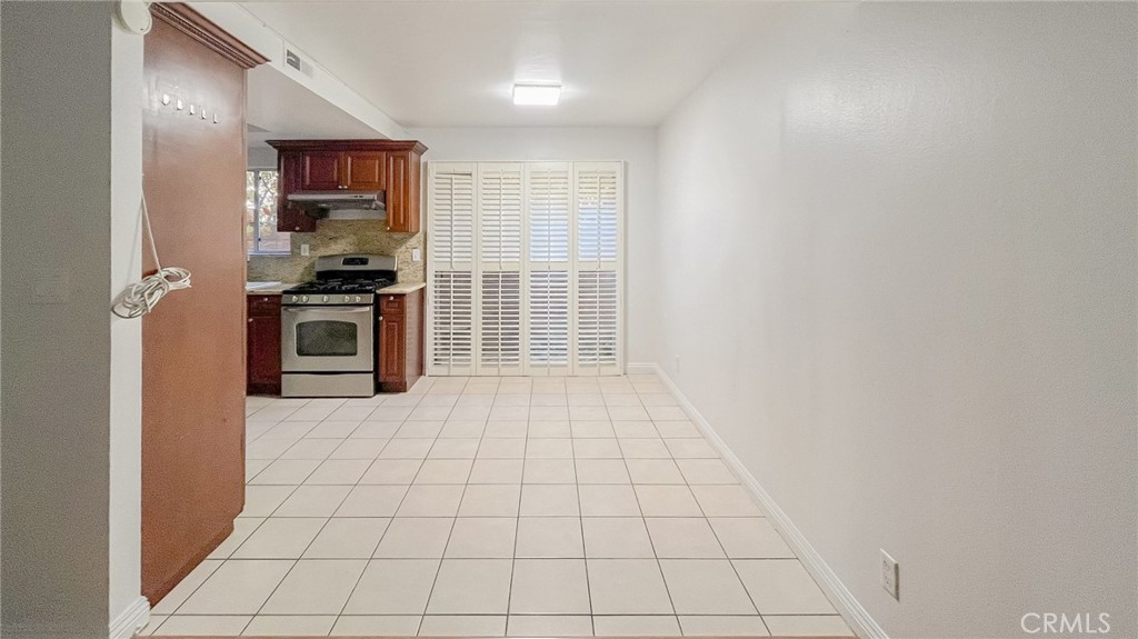 128 De Anza Street E