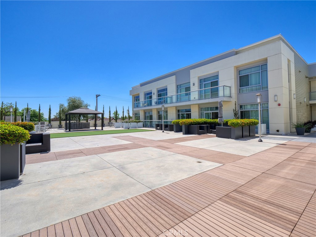 56 E Duarte Road 410