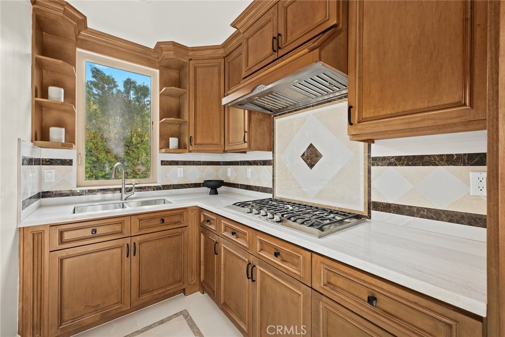 83 W Woodruff Avenue