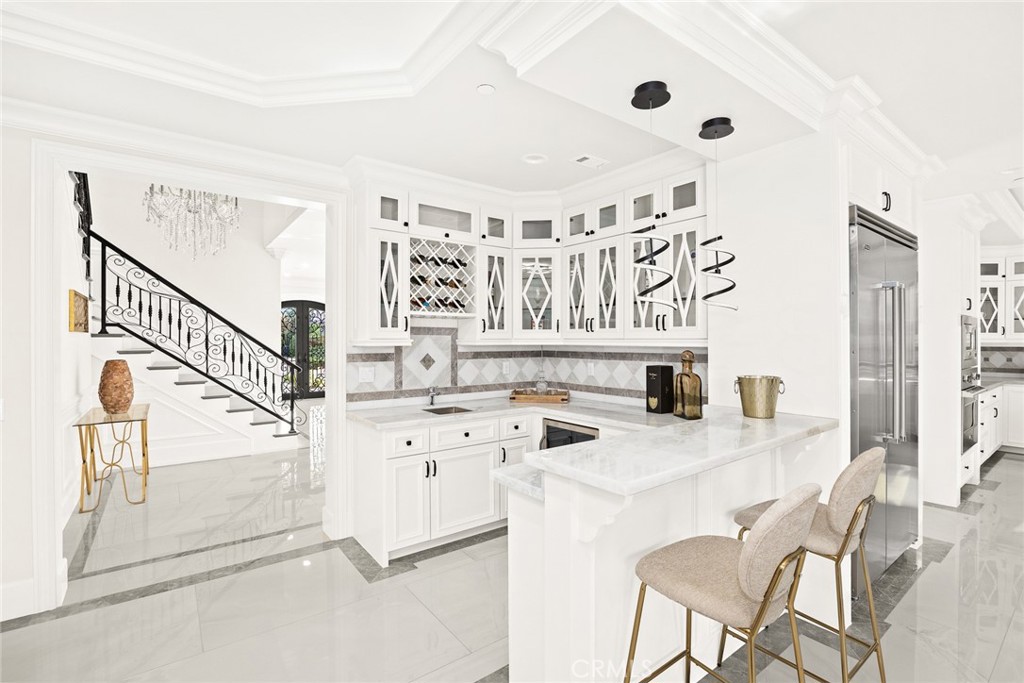 83 W Woodruff Avenue