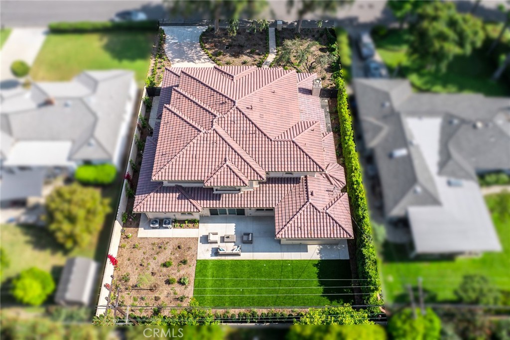 83 W Woodruff Avenue