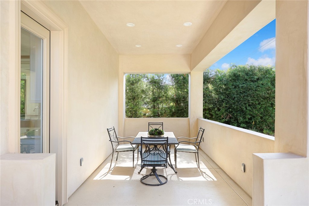 83 W Woodruff Avenue