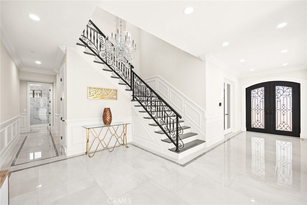 83 W Woodruff Avenue